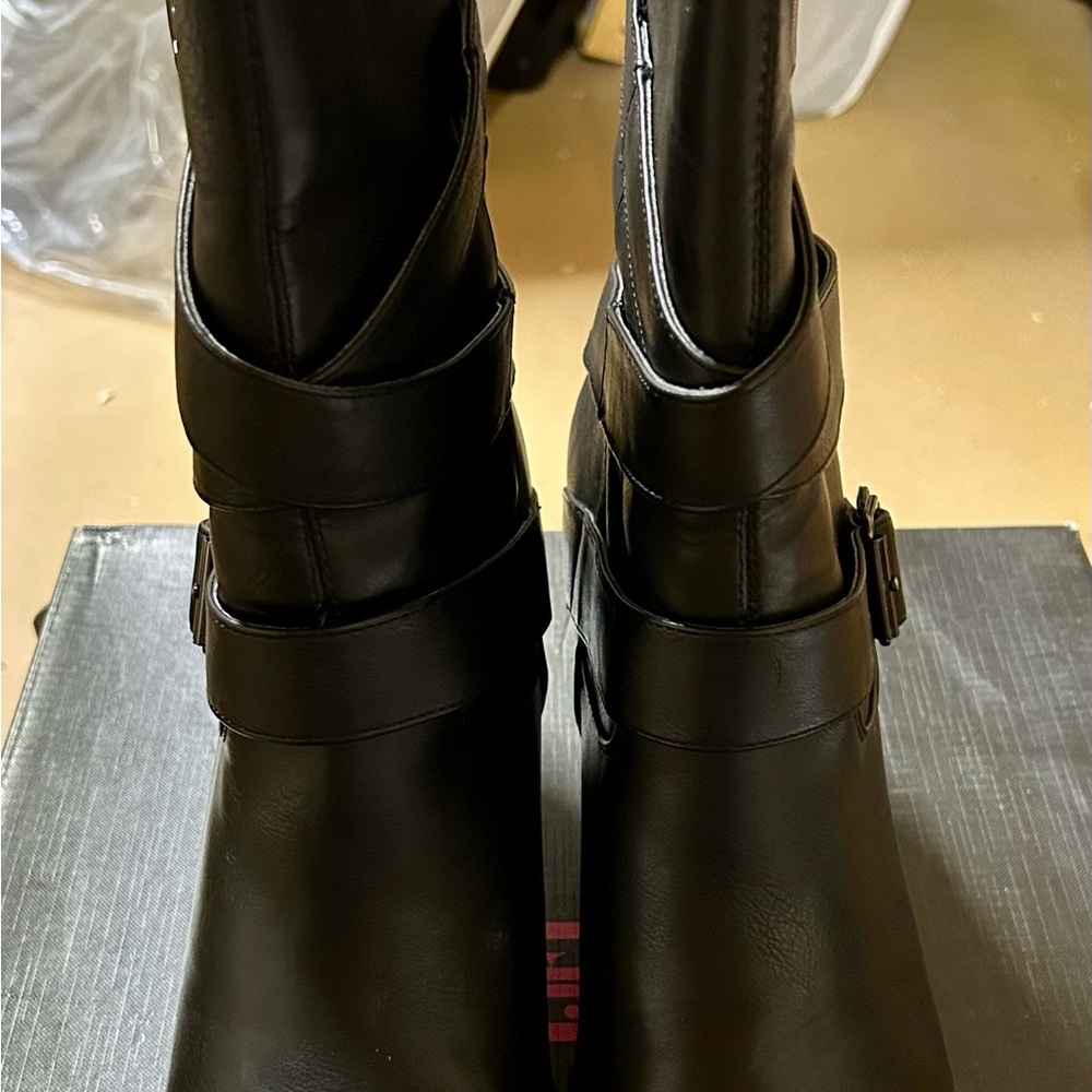 JustFab Elegant Black Heeled Boots